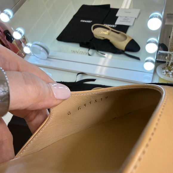 Chic Two-Tone Slingback Flats - Picture 7 of 10